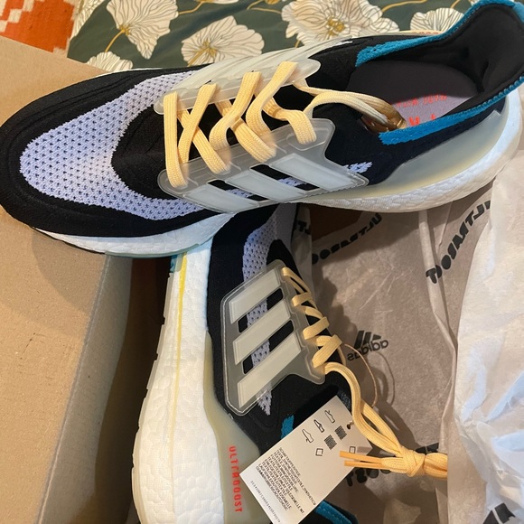 Adidas women’s ultra boost 21 running shoe - Picture 3 of 5